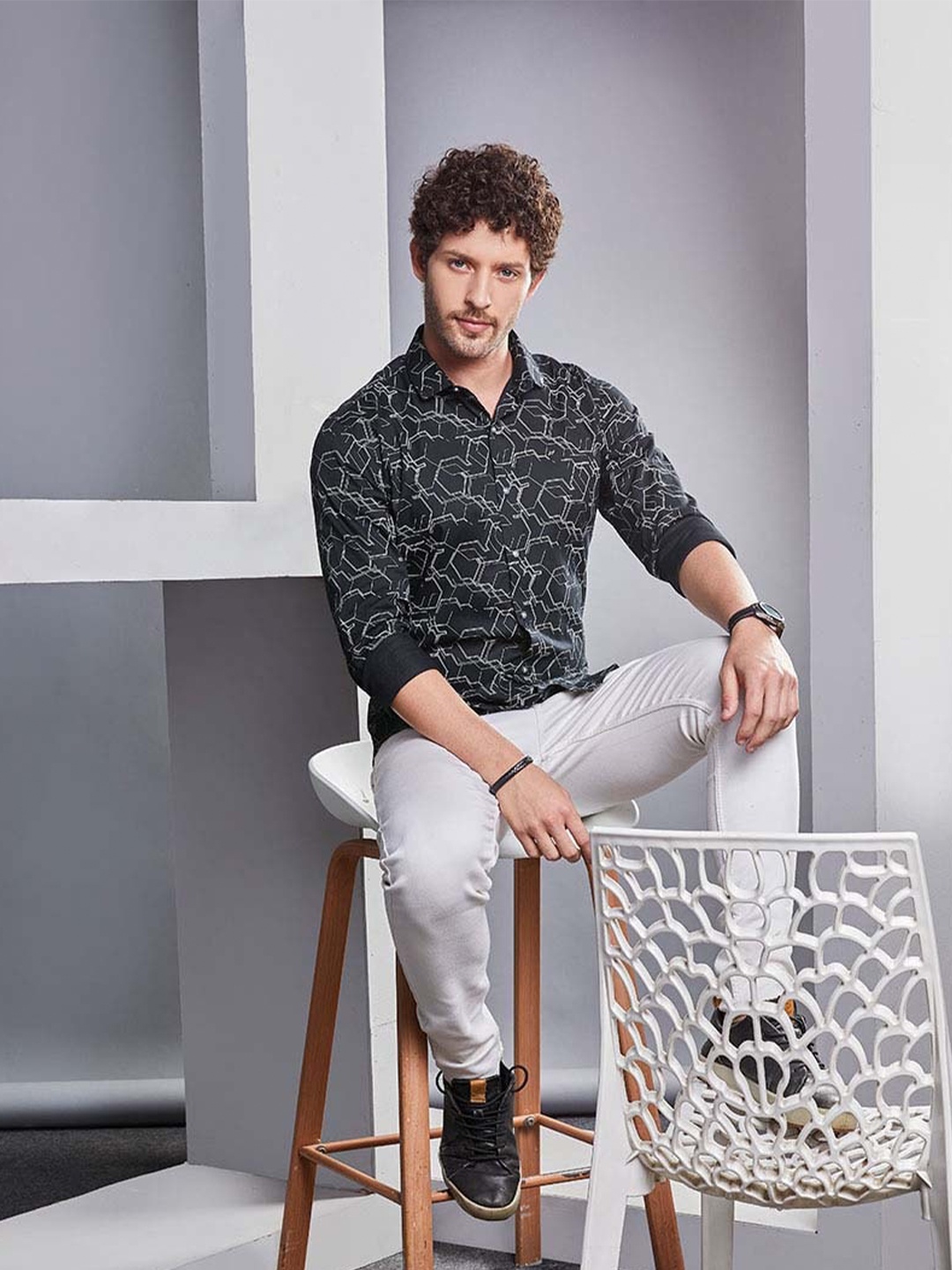 

ALMATY Men Comfort Slim Fit Floral Opaque Printed Shirt, Black