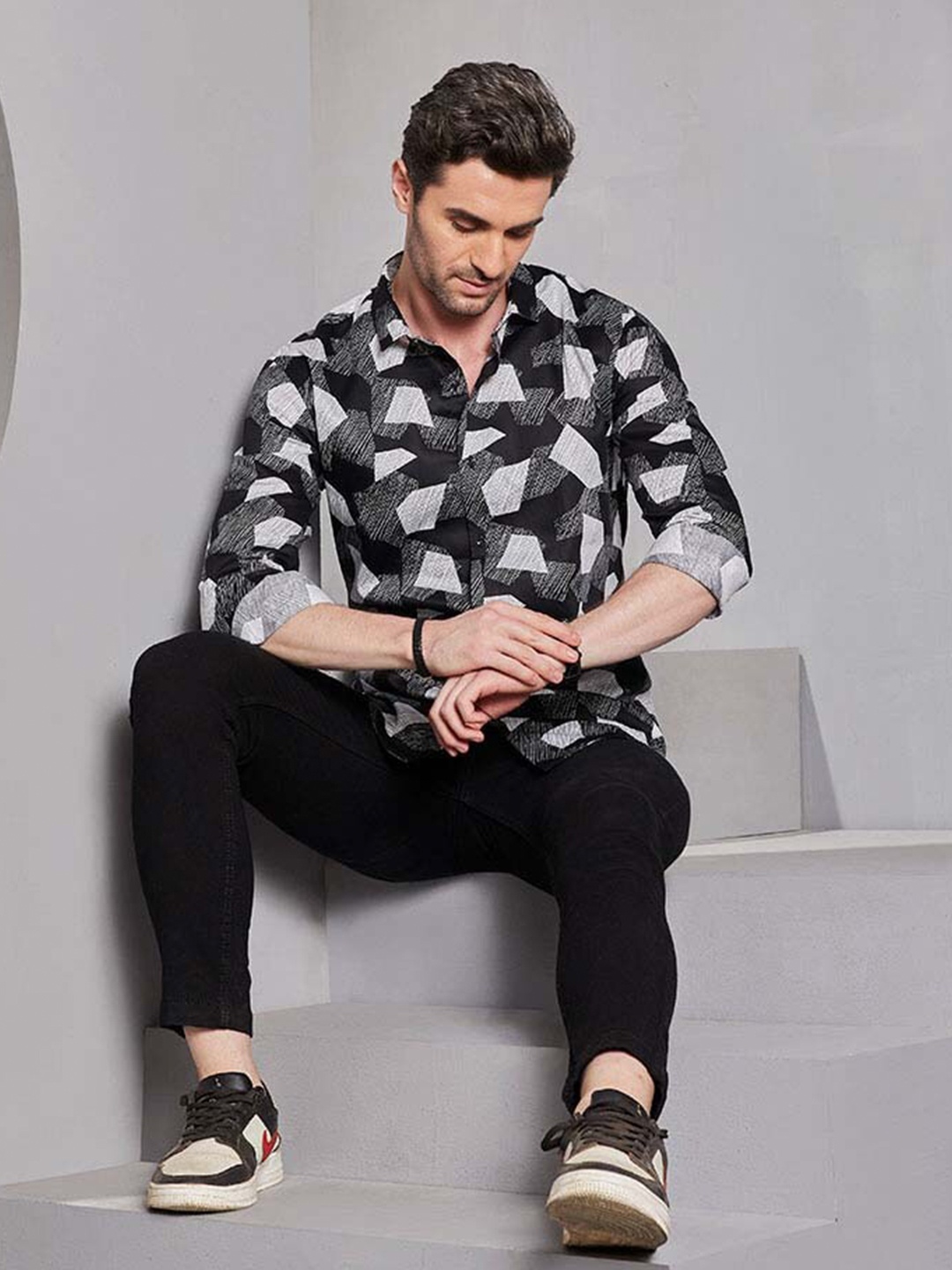 

ALMATY Men Comfort Slim Fit Opaque Checked Party Shirt, Black