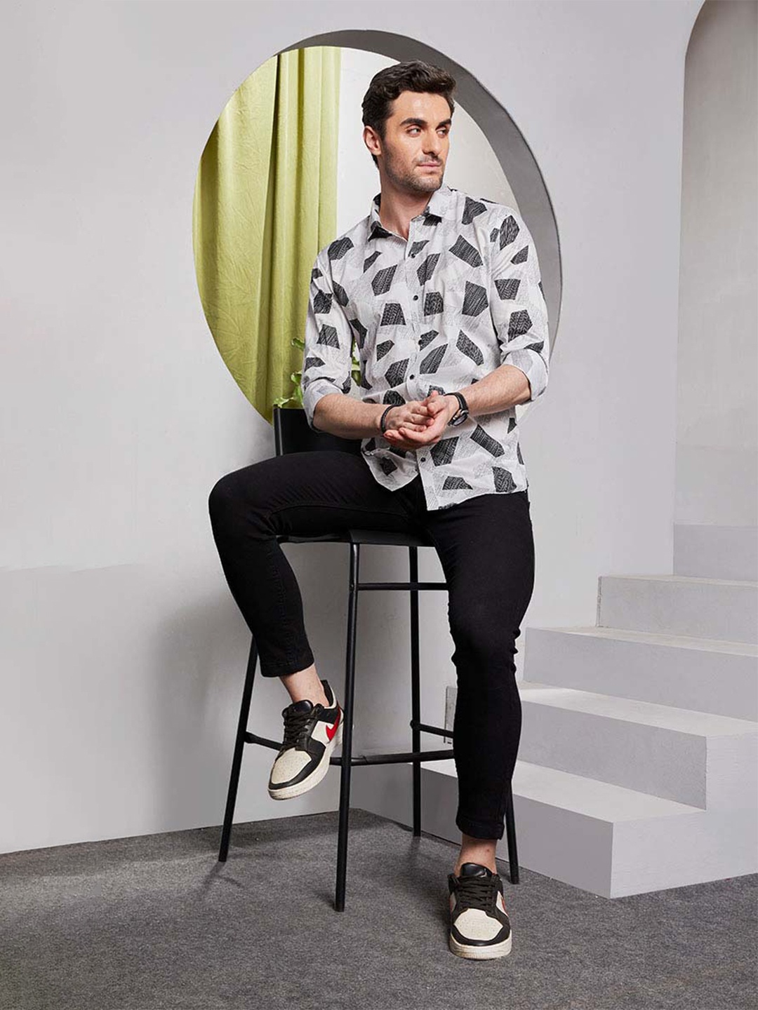 

ALMATY Men Comfort Slim Fit Opaque Printed Party Shirt, White