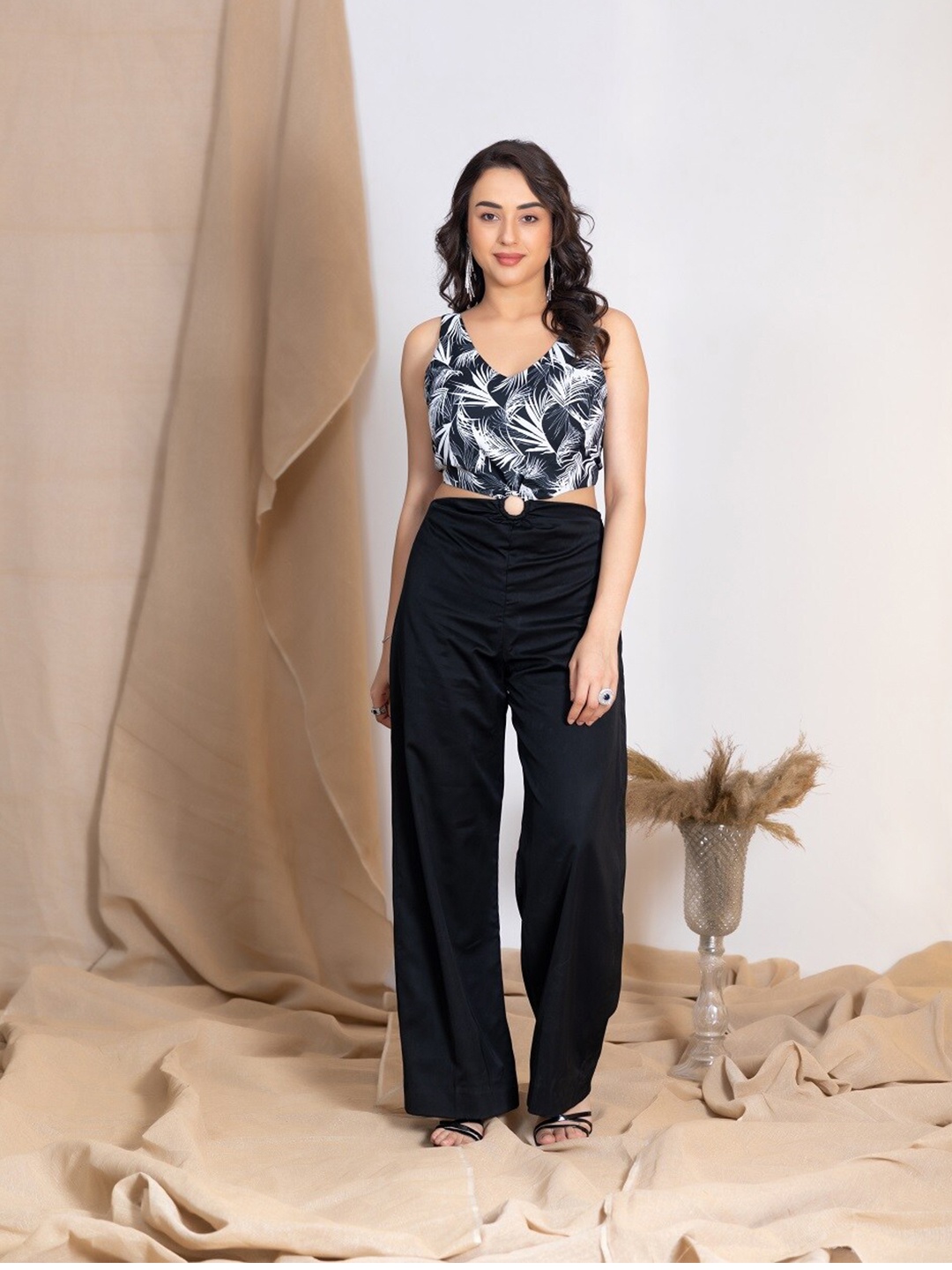 

BAESD Tropical Printed Cut Outs Tie Up Basic Jumpsuit, Black