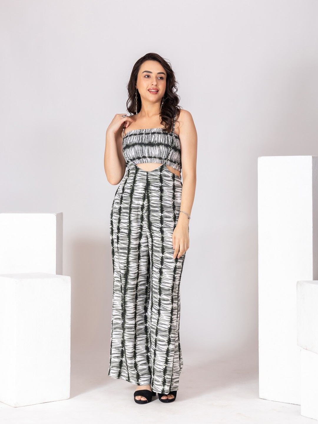 

BAESD Printed Printed Shoulder Straps Cut Out Basic Jumpsuit, White