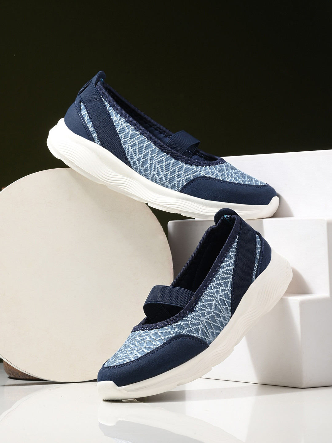 

HRX by Hrithik Roshan Women Blue Textured Flyknit Walking Shoes