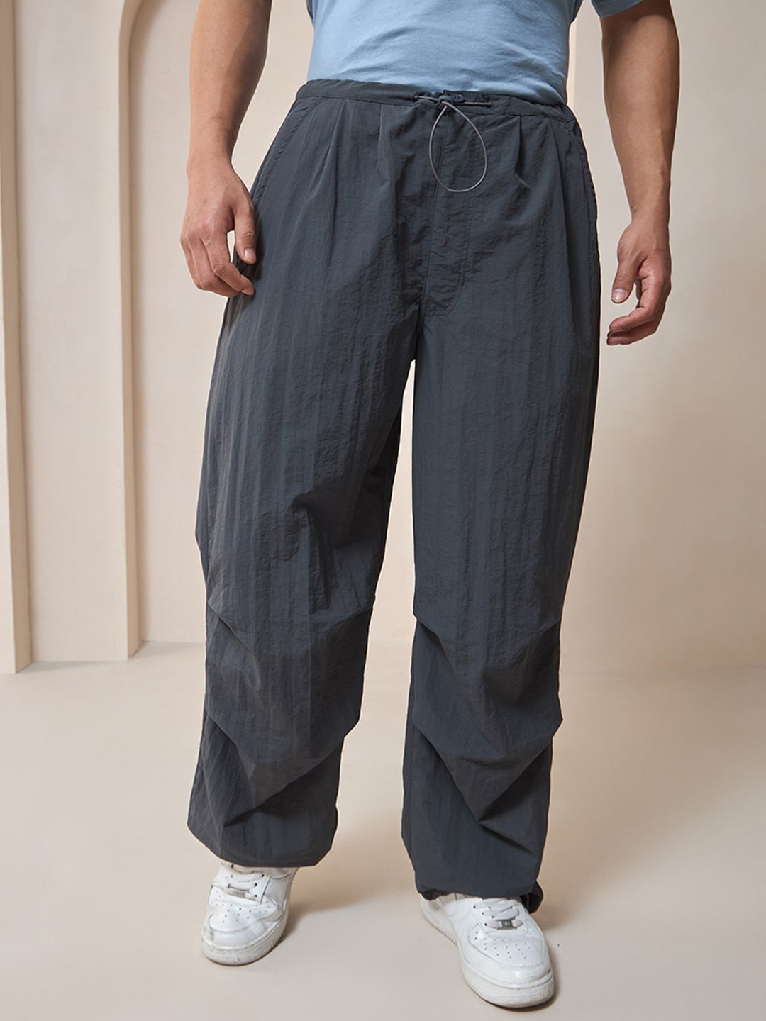 

Bewakoof Men Loose Fit Oversized Parachute Trousers, Grey