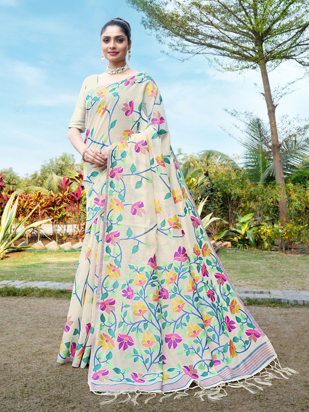 

GAJARAI Floral Woven Design Pure Cotton Jamdani Saree, Off white