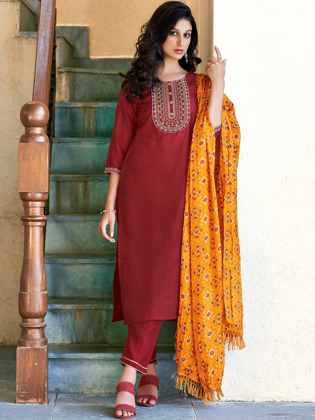 

KALINI Floral Yoke Design Regular Thread Work Kurta with Trousers & With Dupatta, Maroon