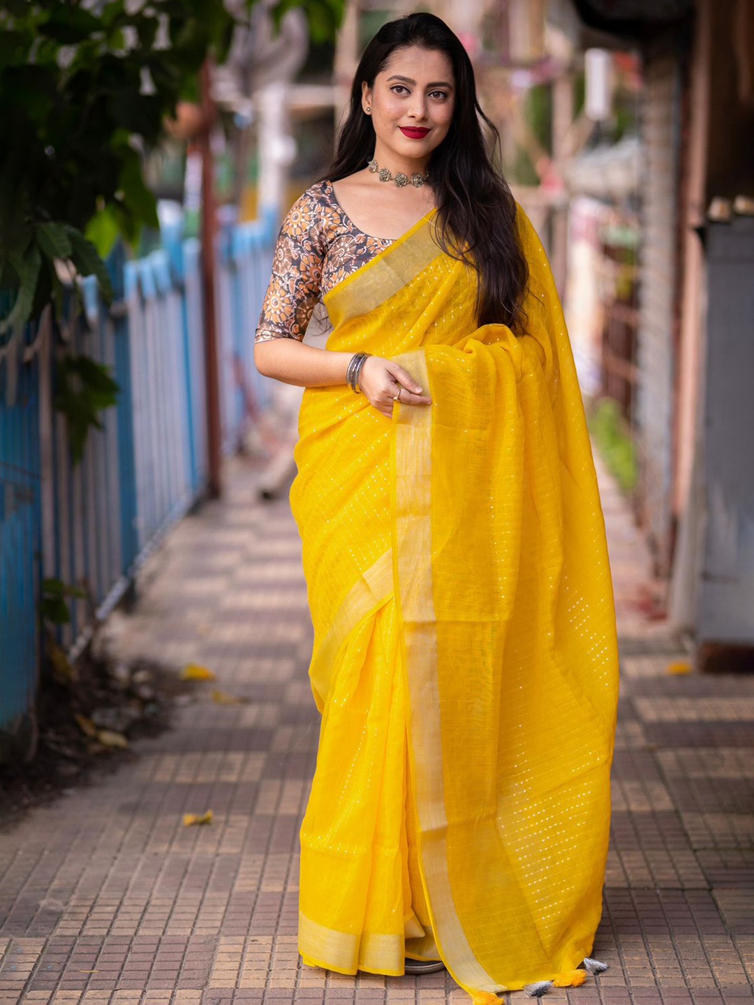 

STAVA CREATION Woven Design Sequinned Saree, Yellow