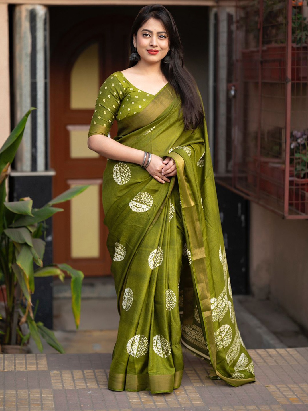 

STAVA CREATION Geometric Printed Zari Saree, Green