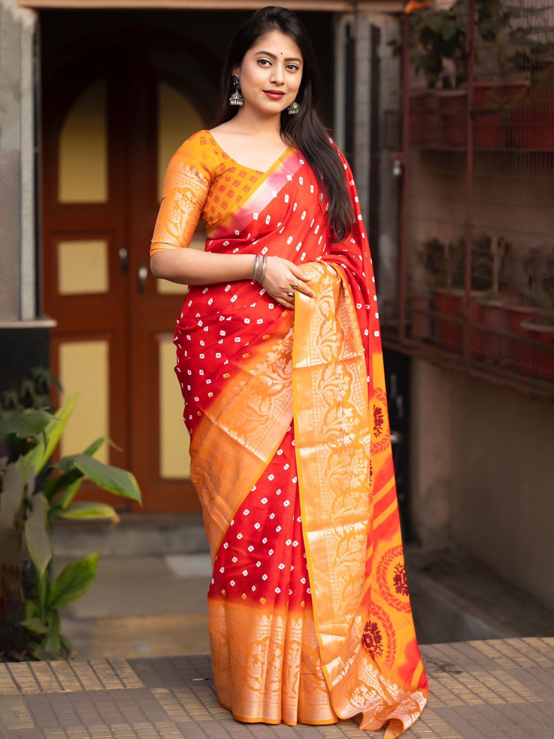 

STAVA CREATION Woven Design Zari Bandhani Saree, Red