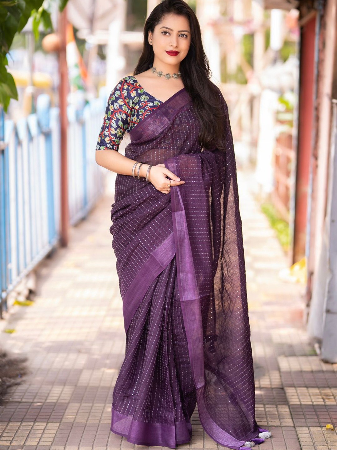 

STAVA CREATION Embellished Sequinned Saree, Purple