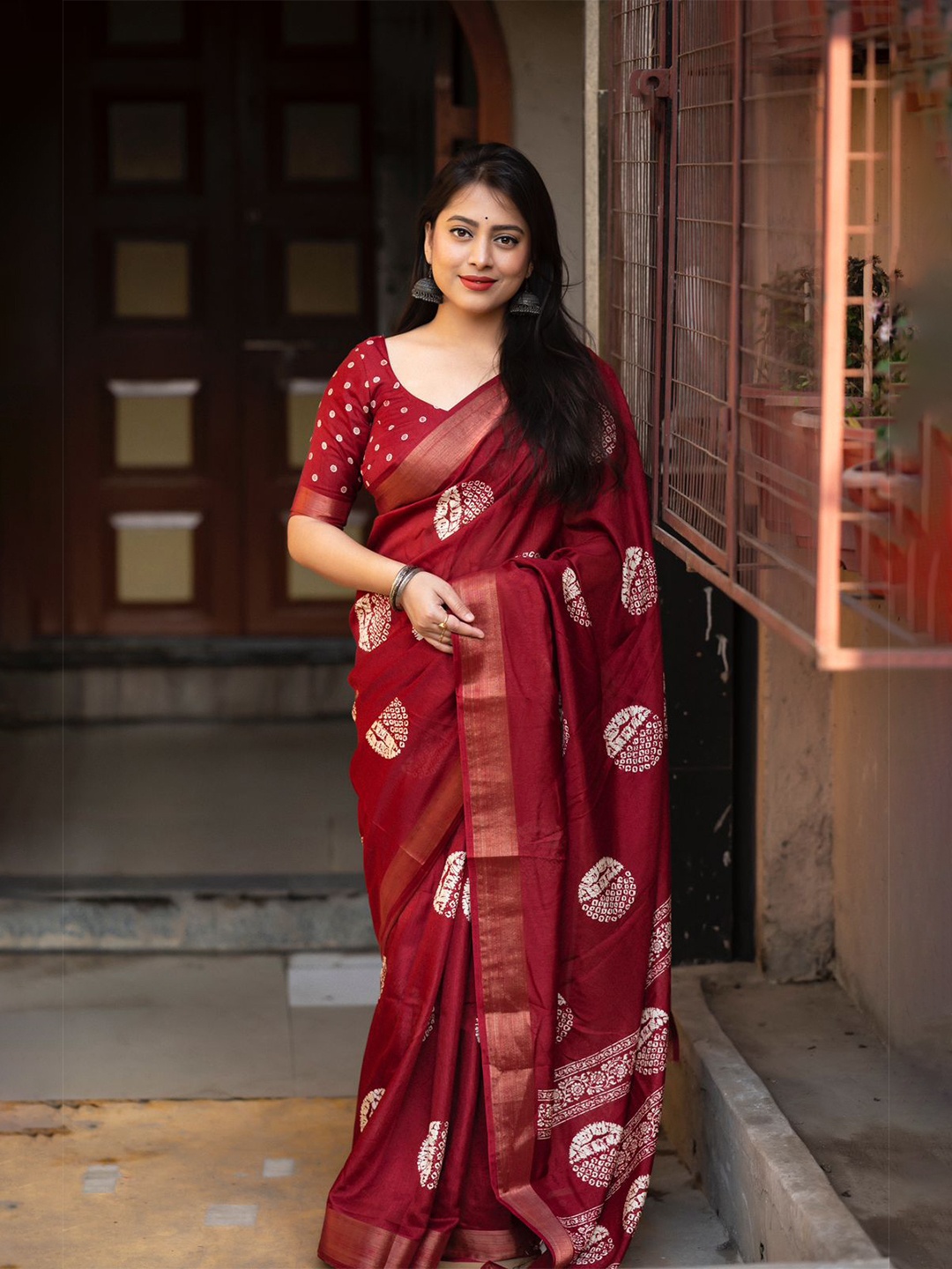 

STAVA CREATION Geometric Print Zari Saree, Maroon