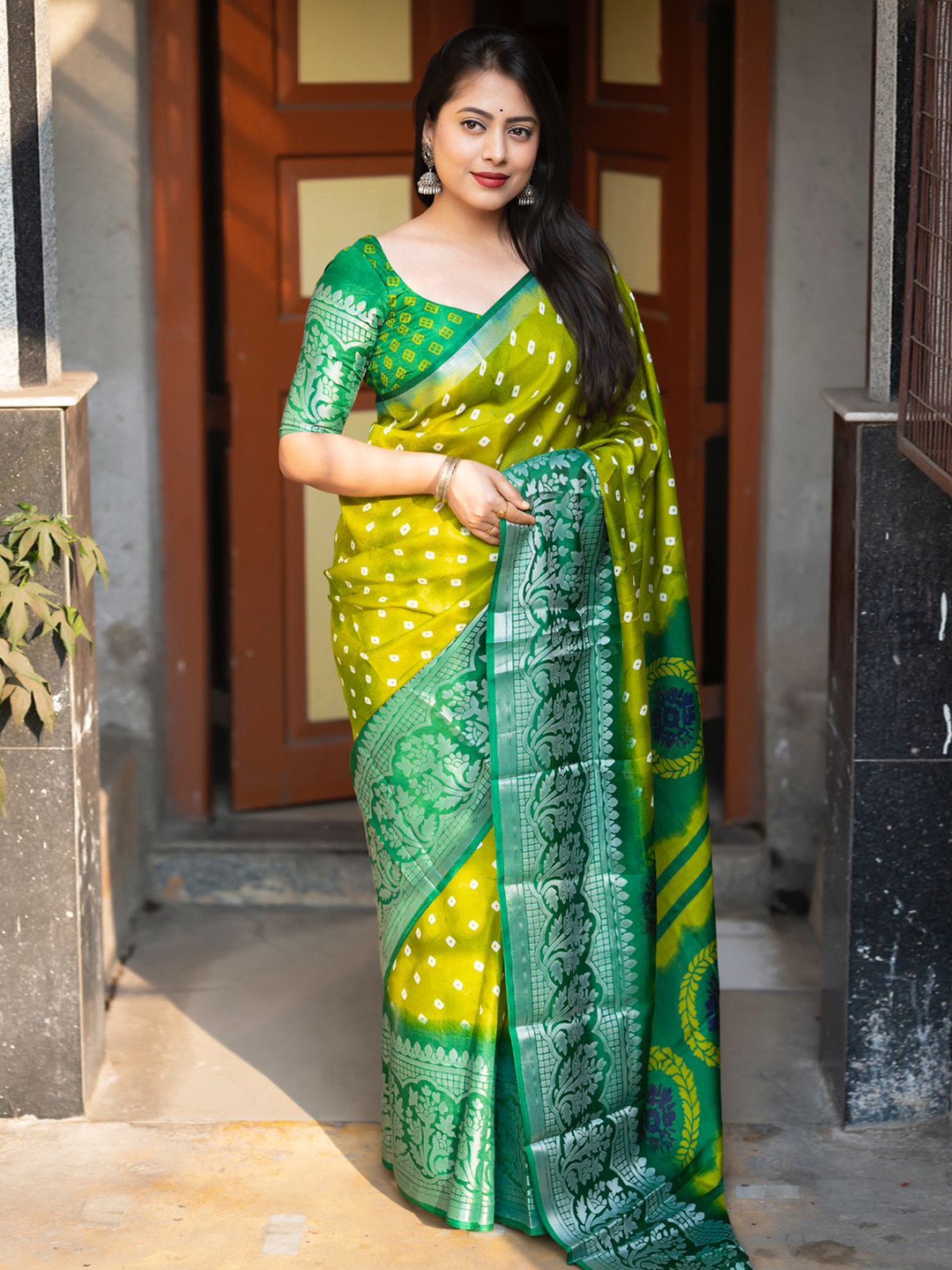 

STAVA CREATION Woven Design Zari Bandhani Saree, Green
