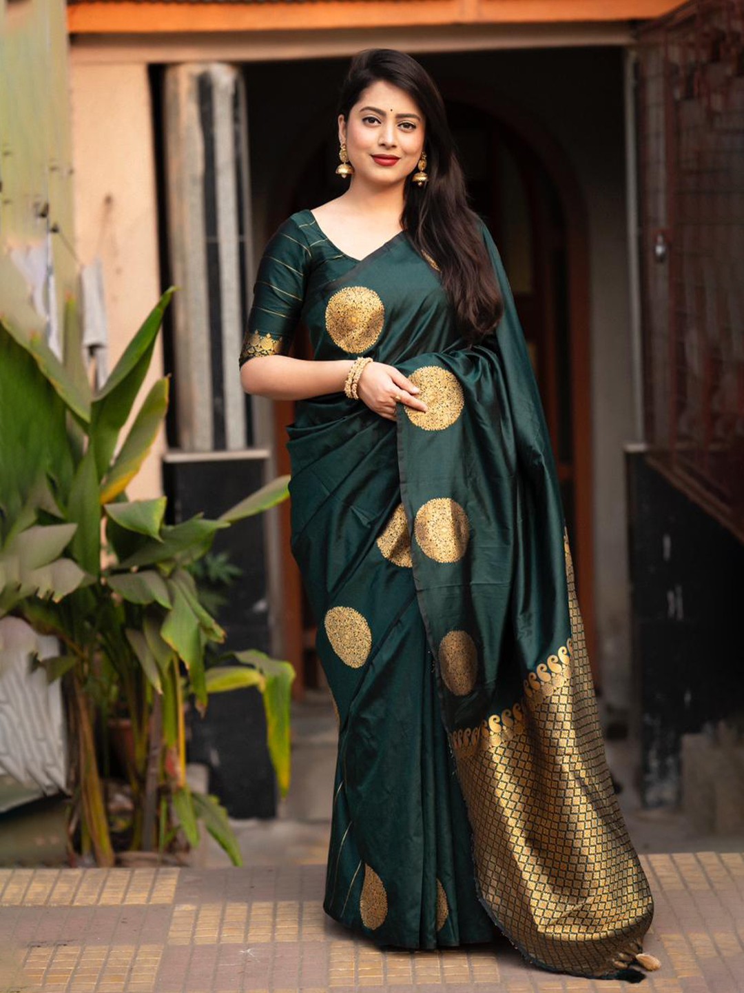 

STAVA CREATION Geometric Woven Design Zari Pure Silk Banarasi Saree, Green