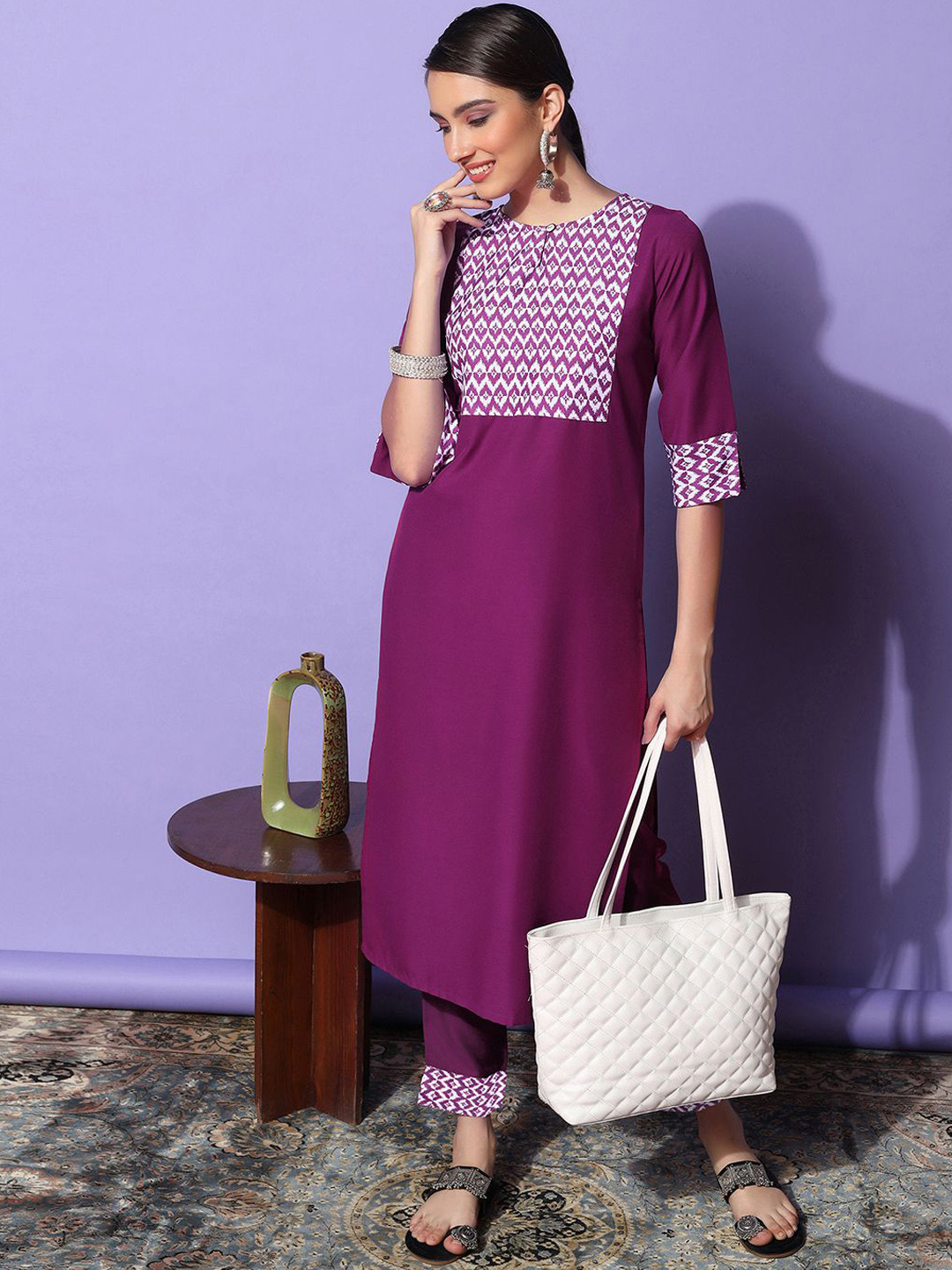 

SKYLEE Magenta Geometric Printed Keyhole Neck Straight Kurta With Trouser