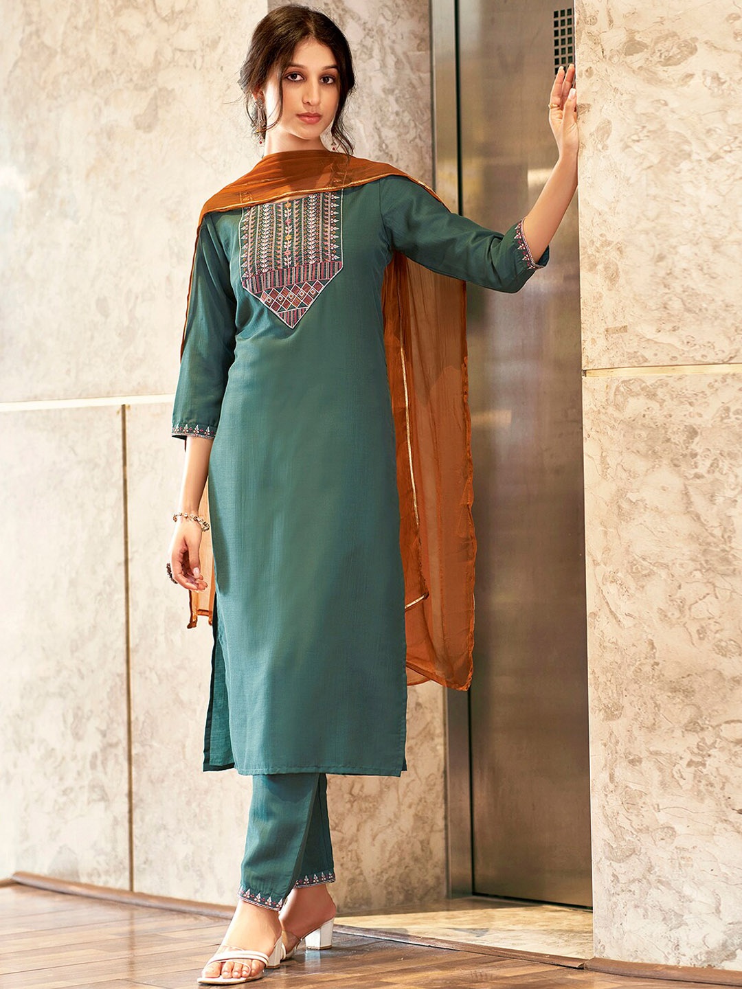 

SKYLEE Green Floral Yoke Design Thread Work Straight Kurta With Trouser & Dupatta