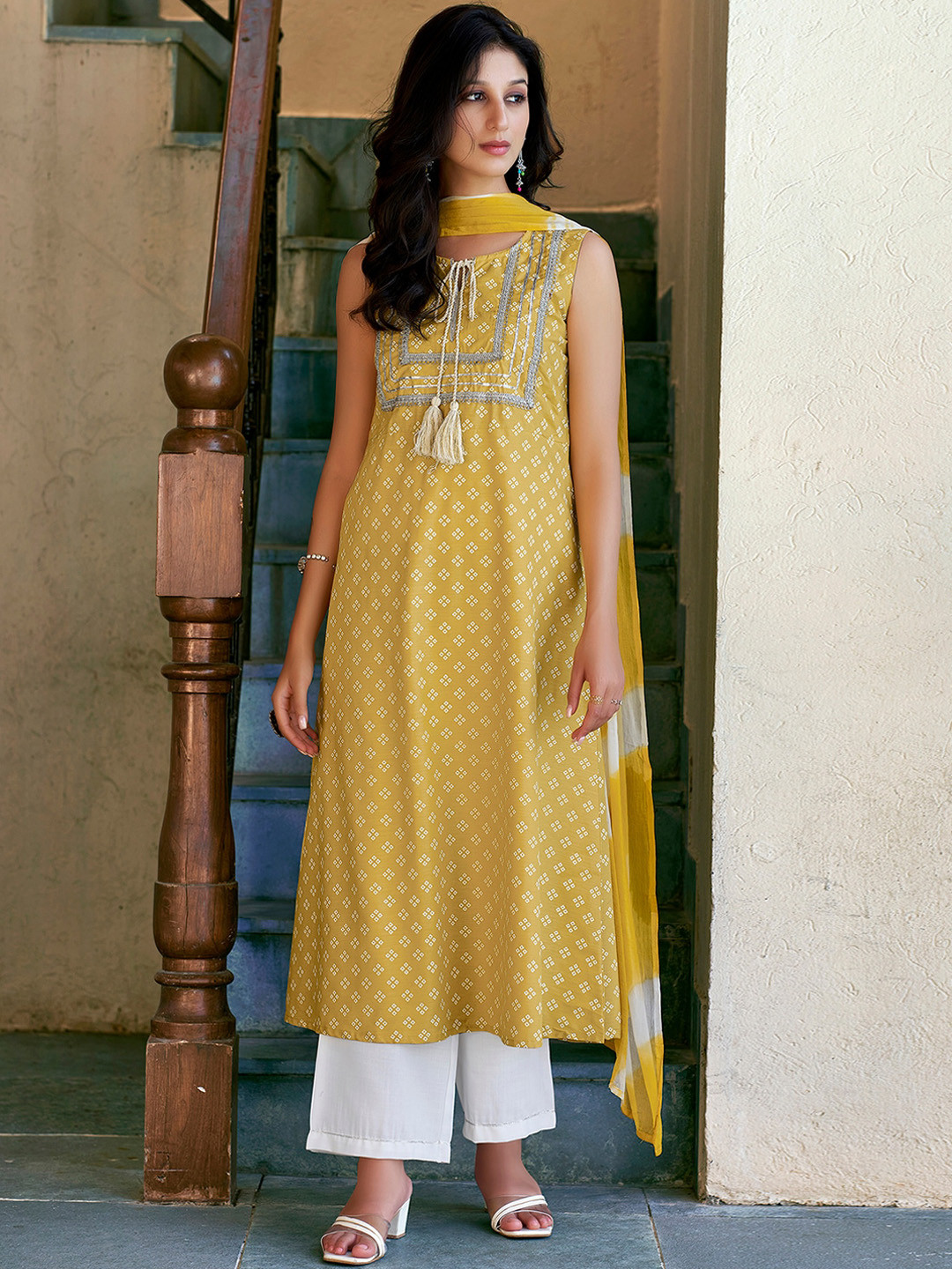 

SKYLEE Yellow Bandhani Printed Gotta Patti Straight Kurta With Palazzo & Dupatta