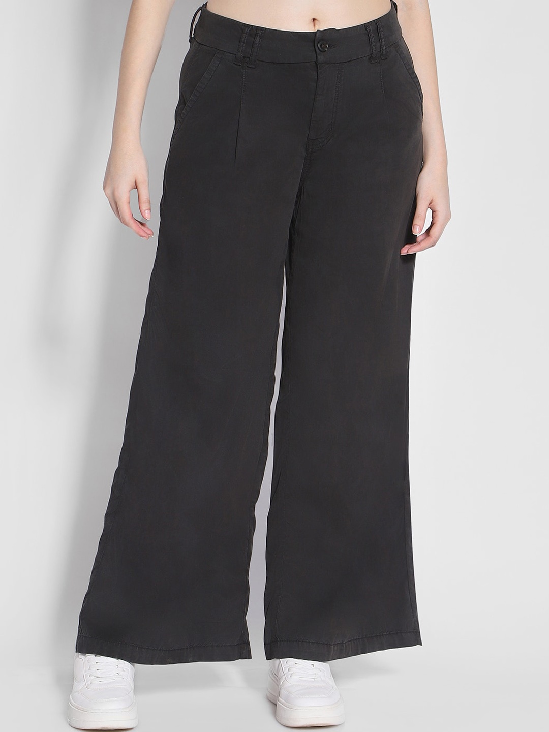 

AMERICAN EAGLE OUTFITTERS Women Super Stretch High-Waisted Baggy Trousers, Black