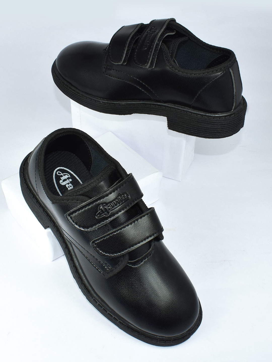 

Ajanta Kids Lightweight School Sneakers, Black