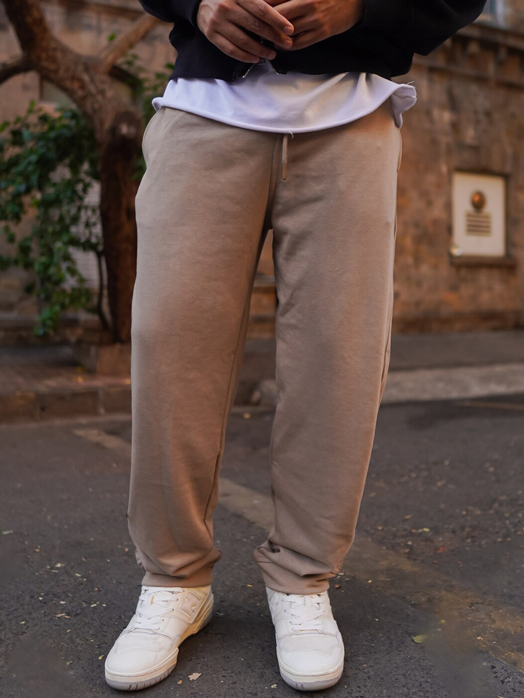 

Powerlook Men Mid-Rise Joggers, Beige