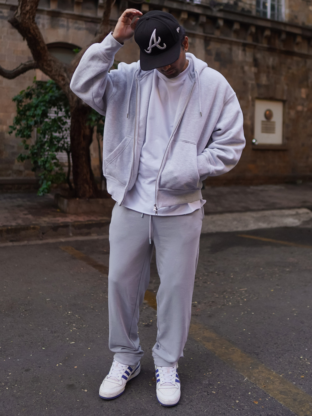 

Powerlook Grey Men Mid-Rise Joggers