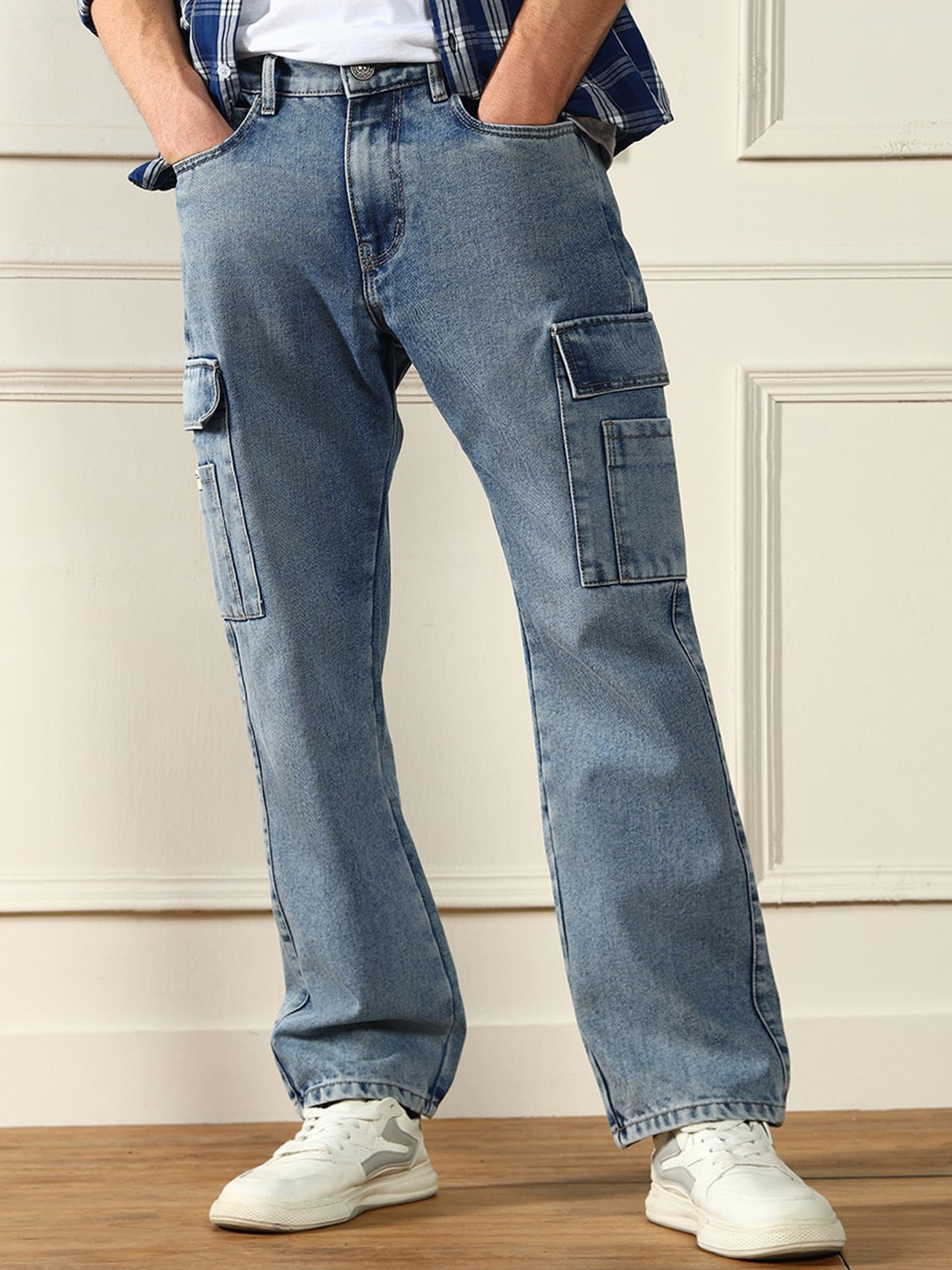 

Dennis Lingo Men Relaxed Fit Low Distress Light Fade Jeans, Blue