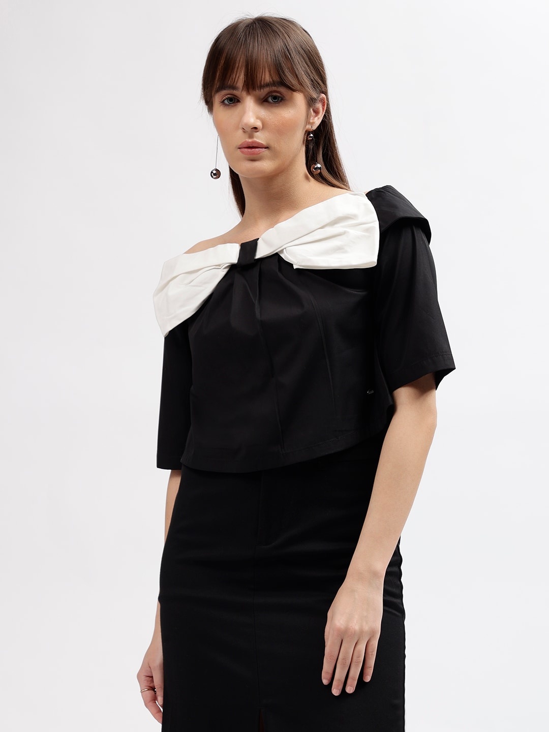 

ELLE One Shoulder Short Sleeves Bow Detailed Cotton Top, Black