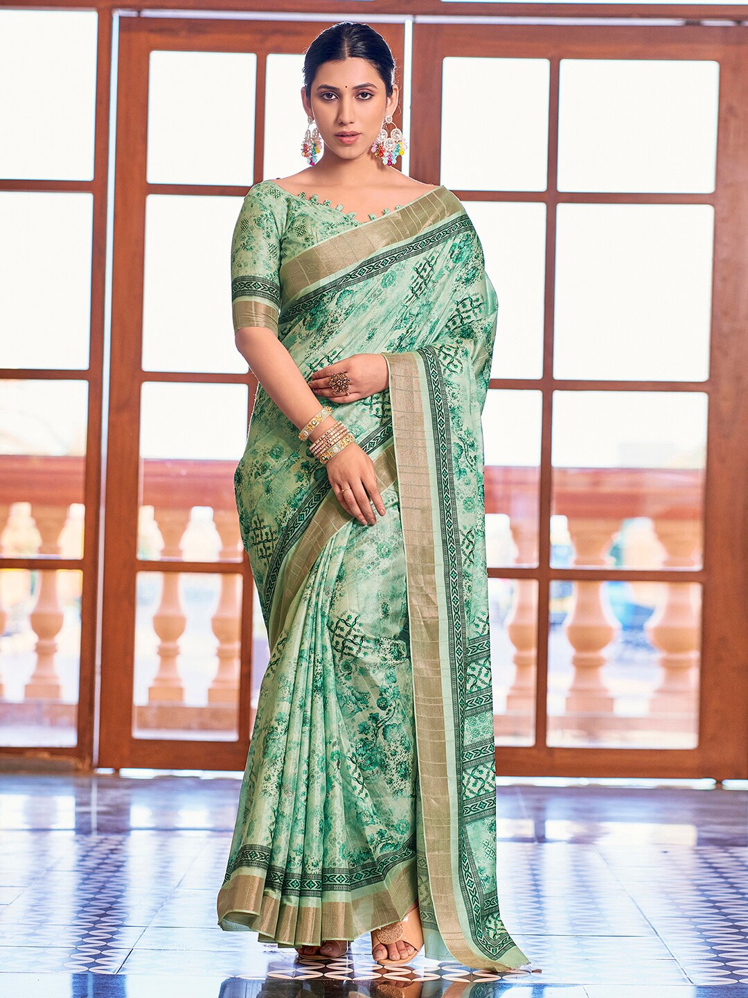 

Mitera Abstract Printed Zari Saree, Lime green
