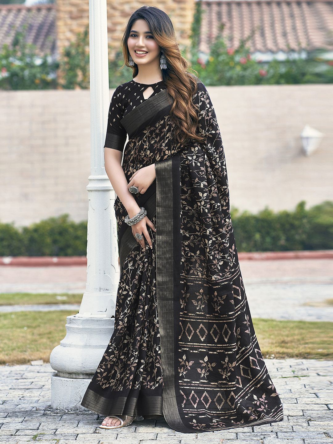

Mitera Floral Printed Zari Saree, Black