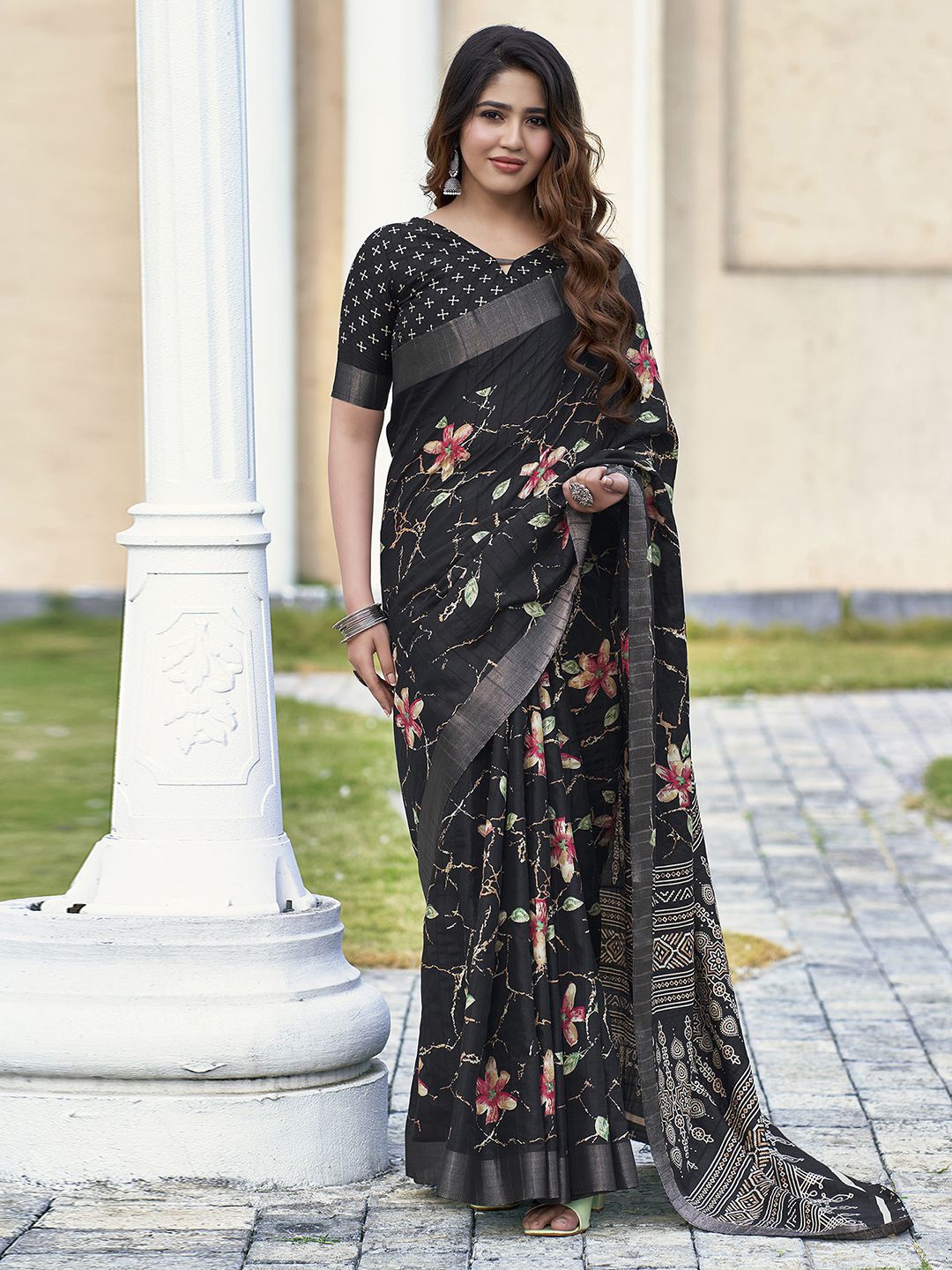 

Mitera Floral Printed Zari Saree, Black