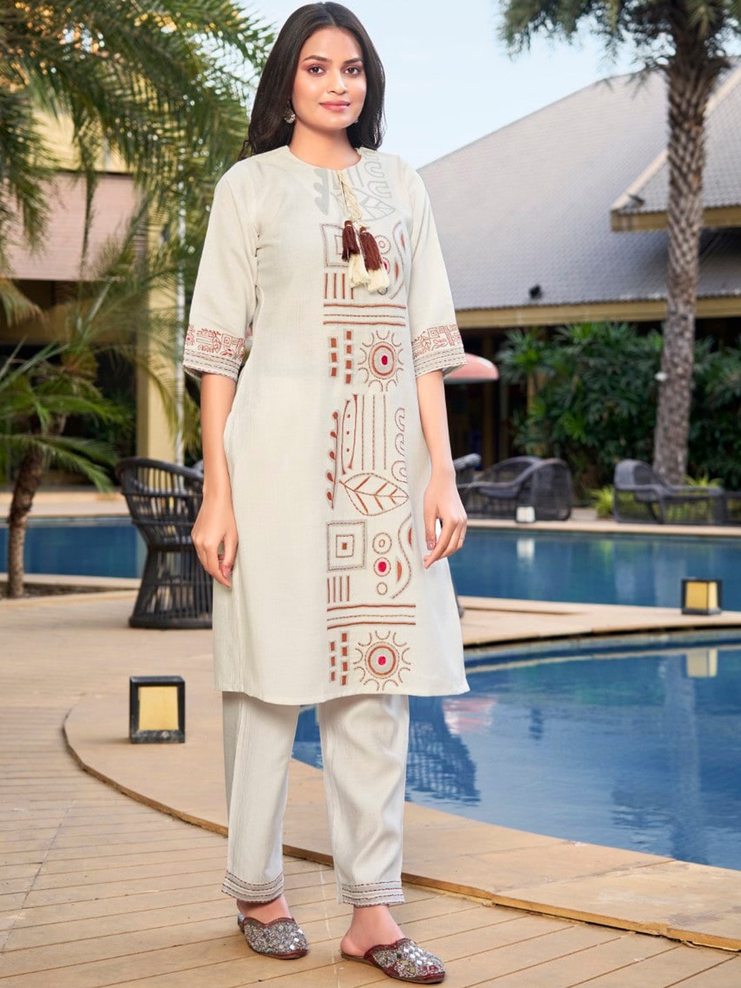 

HOUSE OF MIRA Printed Round Neck Short Sleeves Pure Silk Kurta Set, Off white