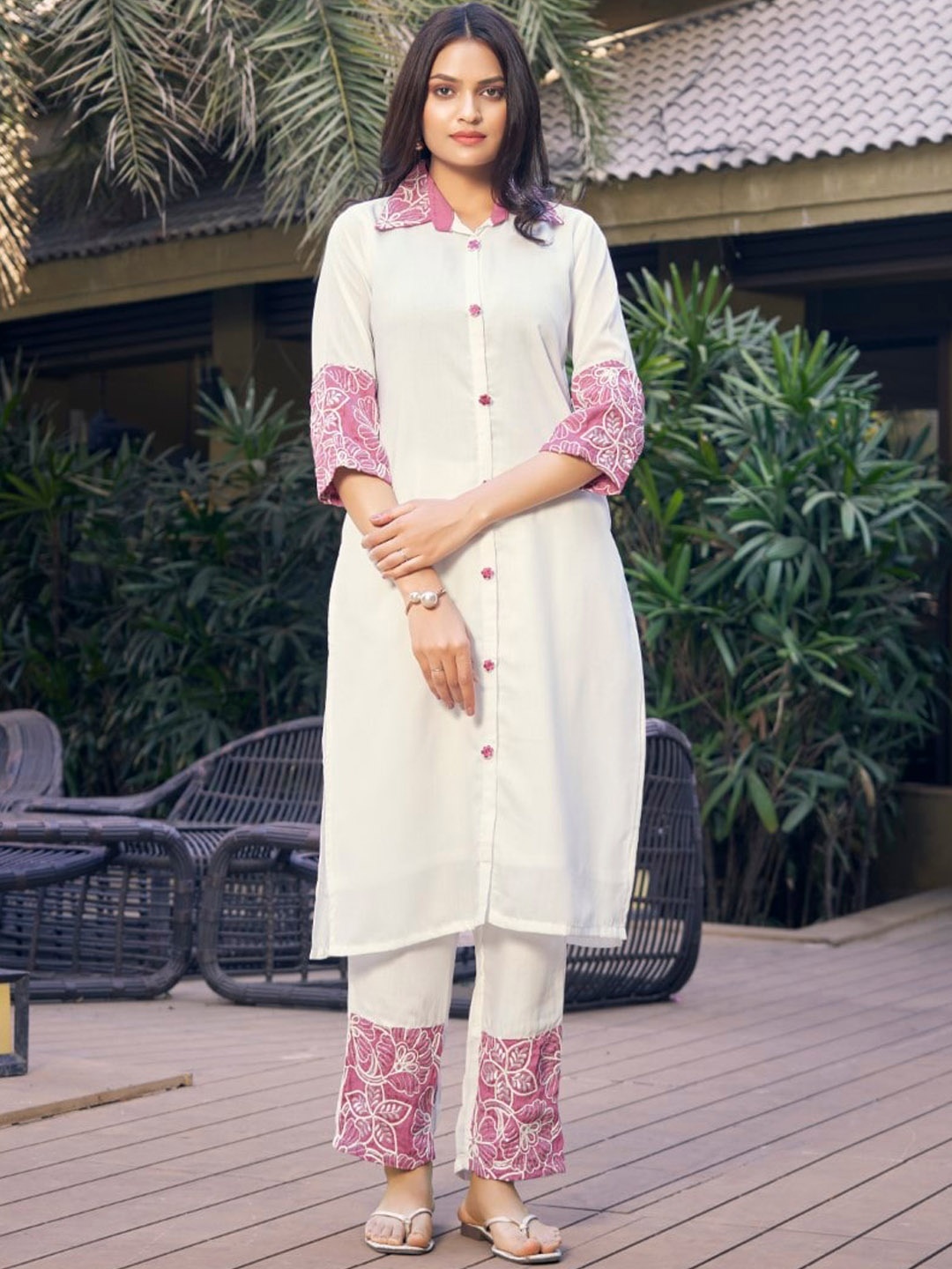 

HOUSE OF MIRA Floral Shirt Collar Three-Quarter Sleeves Chanderi Silk Kurta with Trousers, Pink