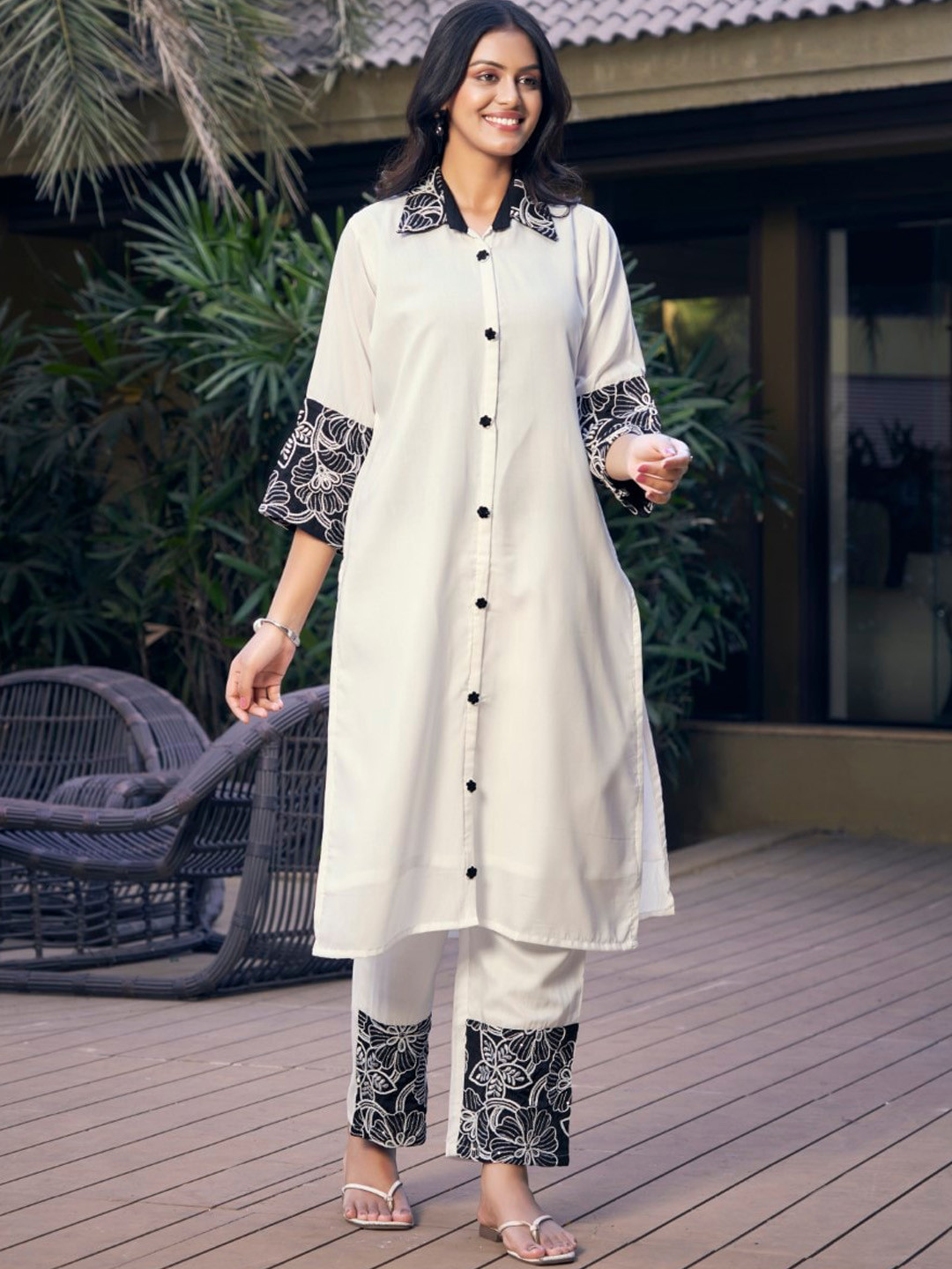 

HOUSE OF MIRA Floral Shirt Collar Three-Quarter Sleeves Chanderi Silk Kurta with Trousers, Black