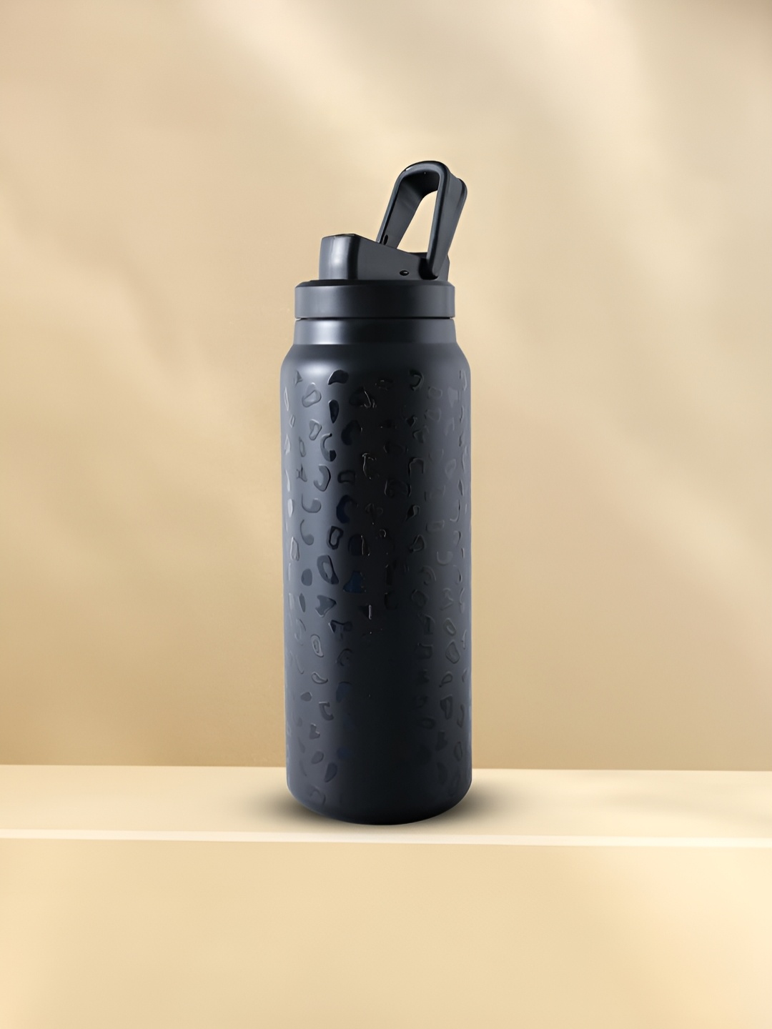 

UMAI Black Stainless Steel Insulated Single Wall Vacuum Water Bottle 900 ml