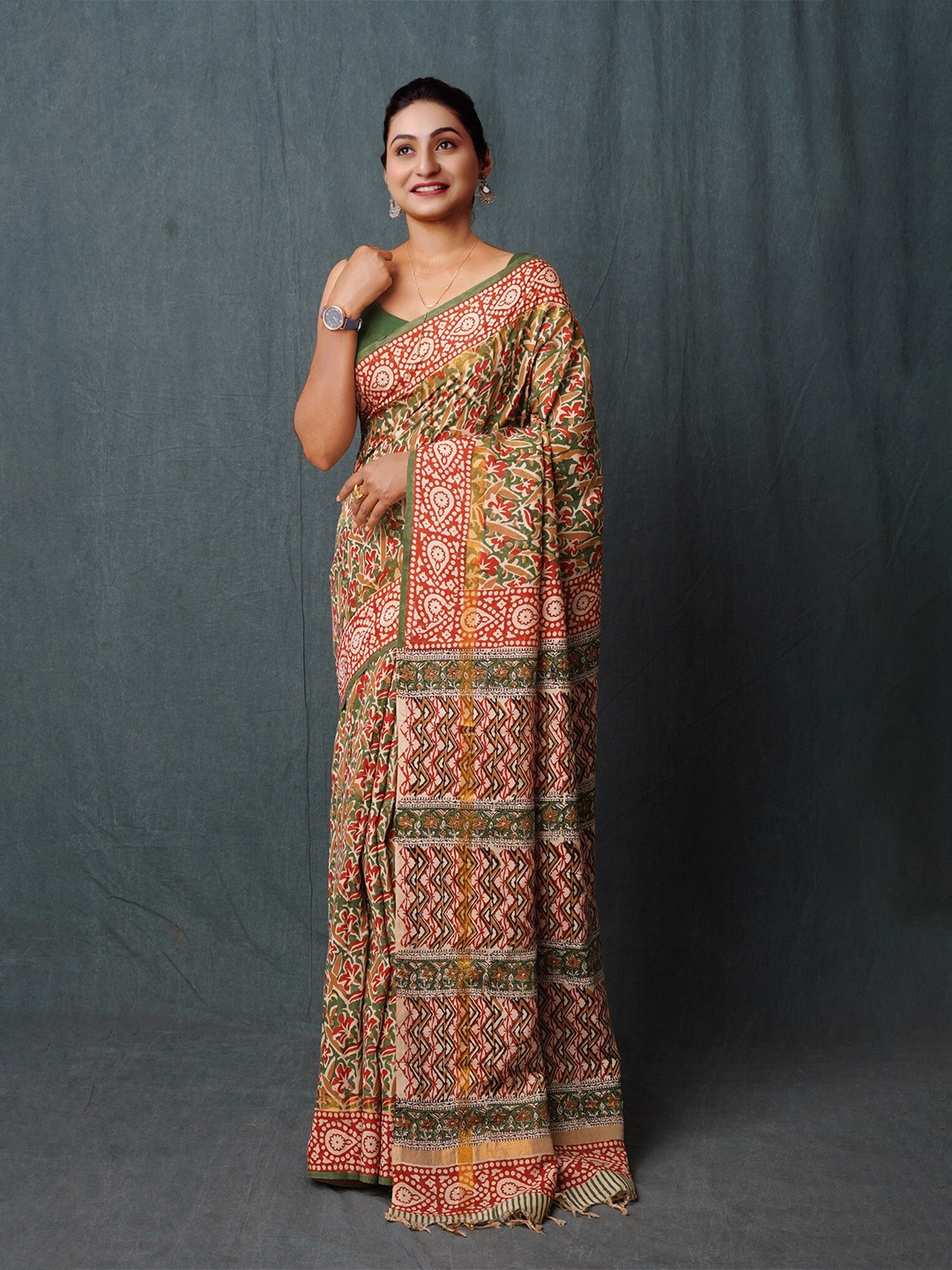 

Unnati Silks Floral Printed Handloom Bagru Saree, Green