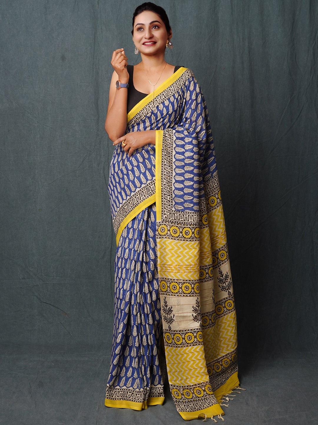 

Unnati Silks Ethnic Motifs Zari Handloom Bagru Saree, Blue