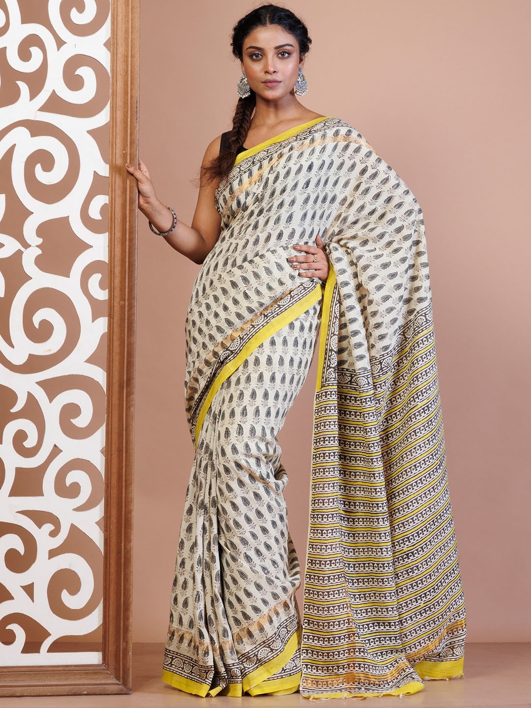 

Unnati Silks Ethnic Motifs Zari Handloom Bagru Saree, Cream