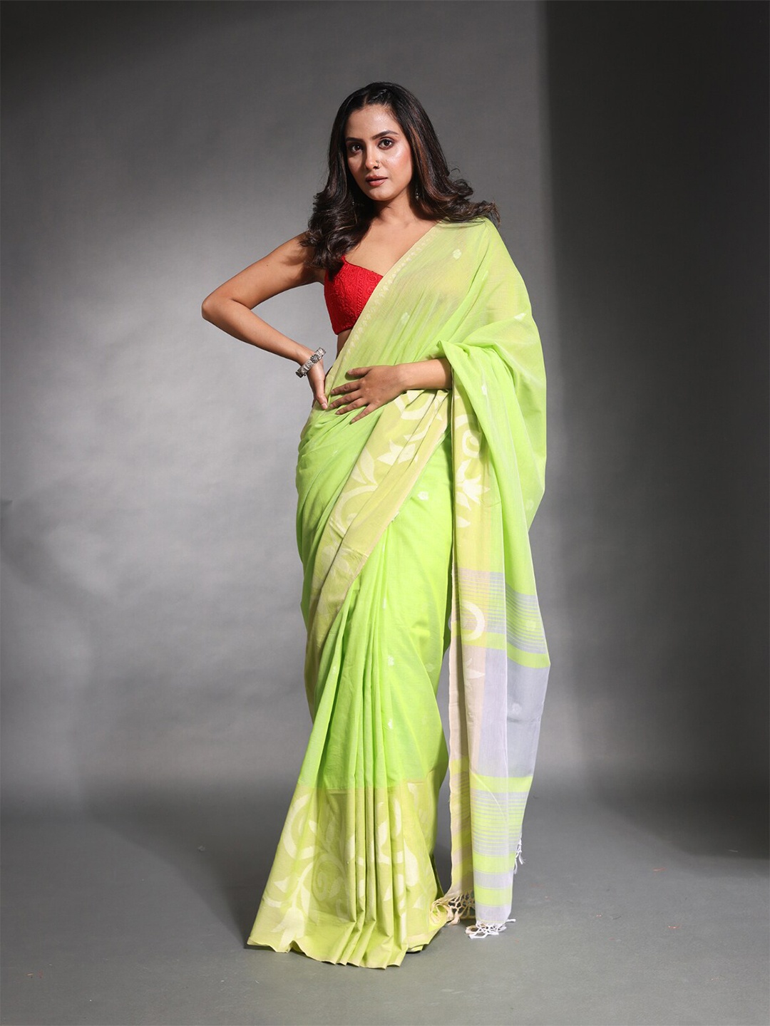 

Charukriti Ethnic Motifs Woven Design Pure Cotton Saree, Lime green