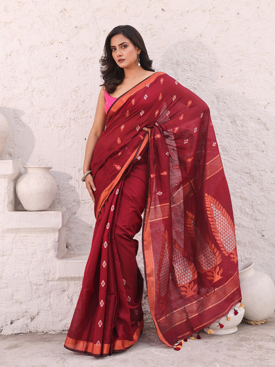

Charukriti Woven Design Zari Saree, Red
