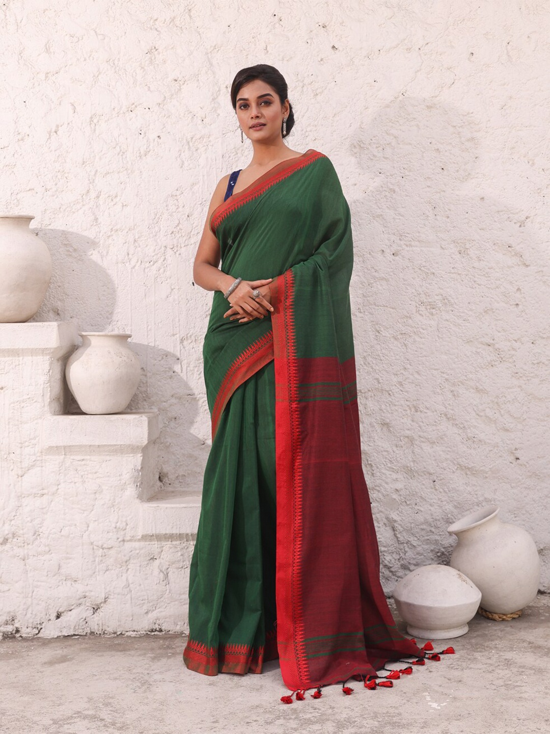 

Charukriti Woven Design Pure Cotton Saree, Green