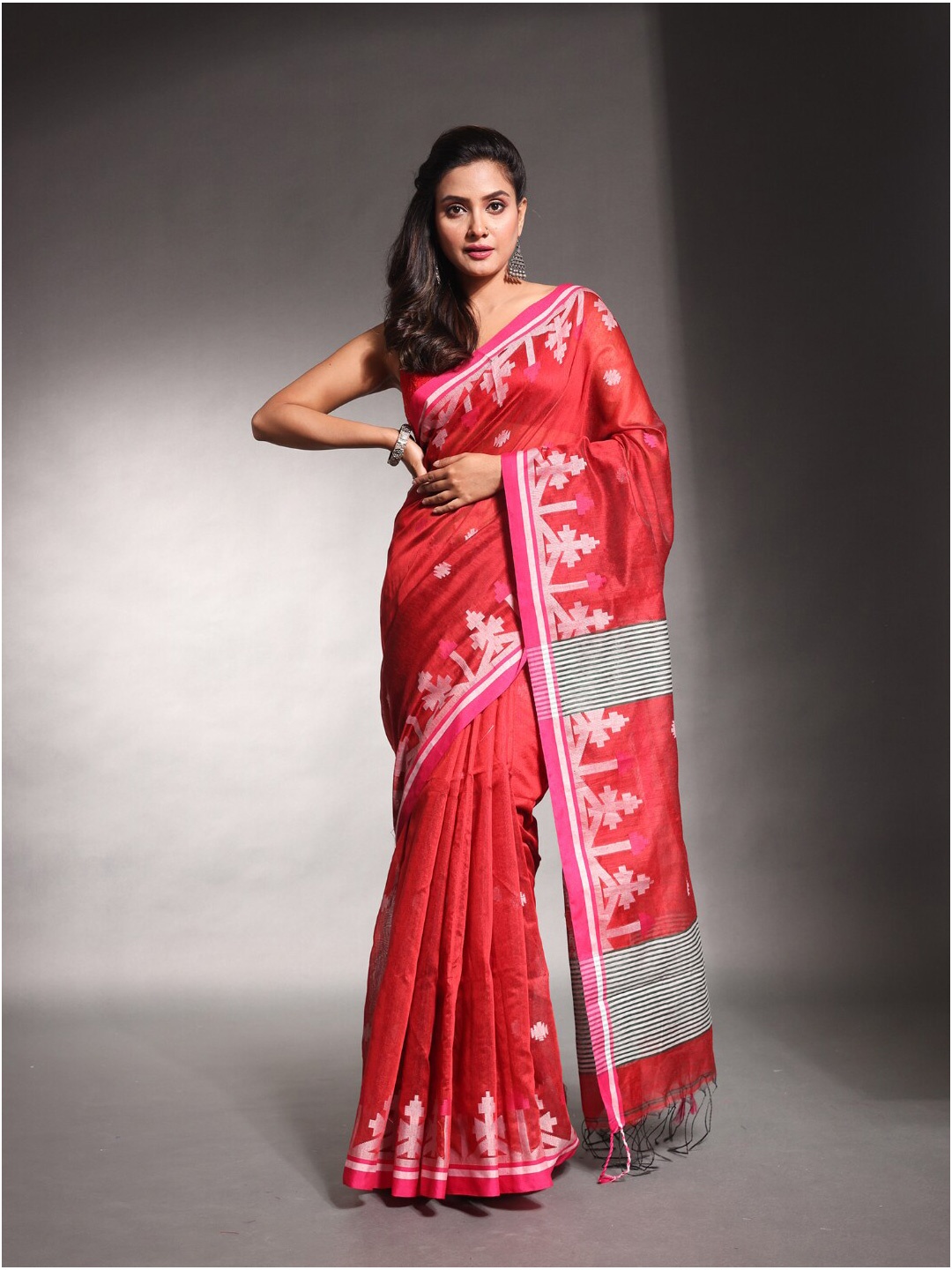 

Charukriti Ethnic Motifs Silk Cotton Saree, Red