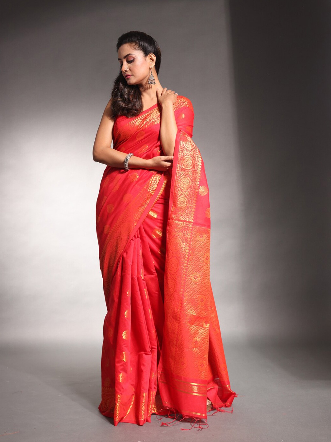 

Charukriti Ethnic Motifs Zari Saree, Red