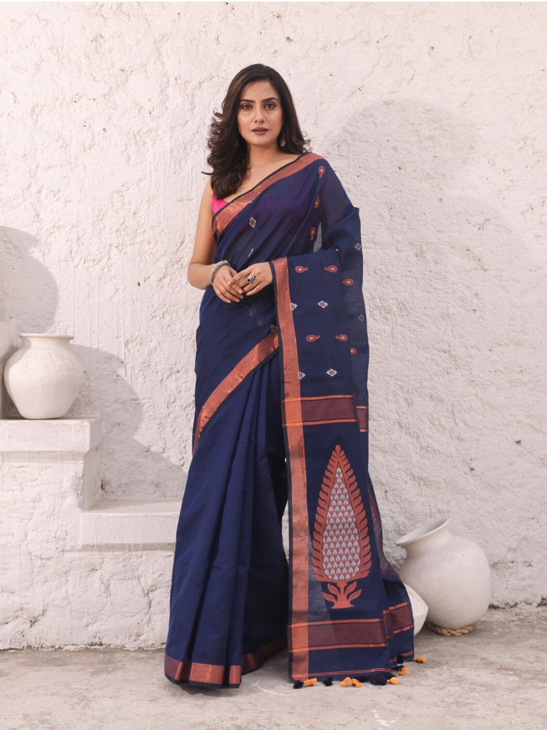 

Charukriti Woven Design Zari Saree, Navy blue