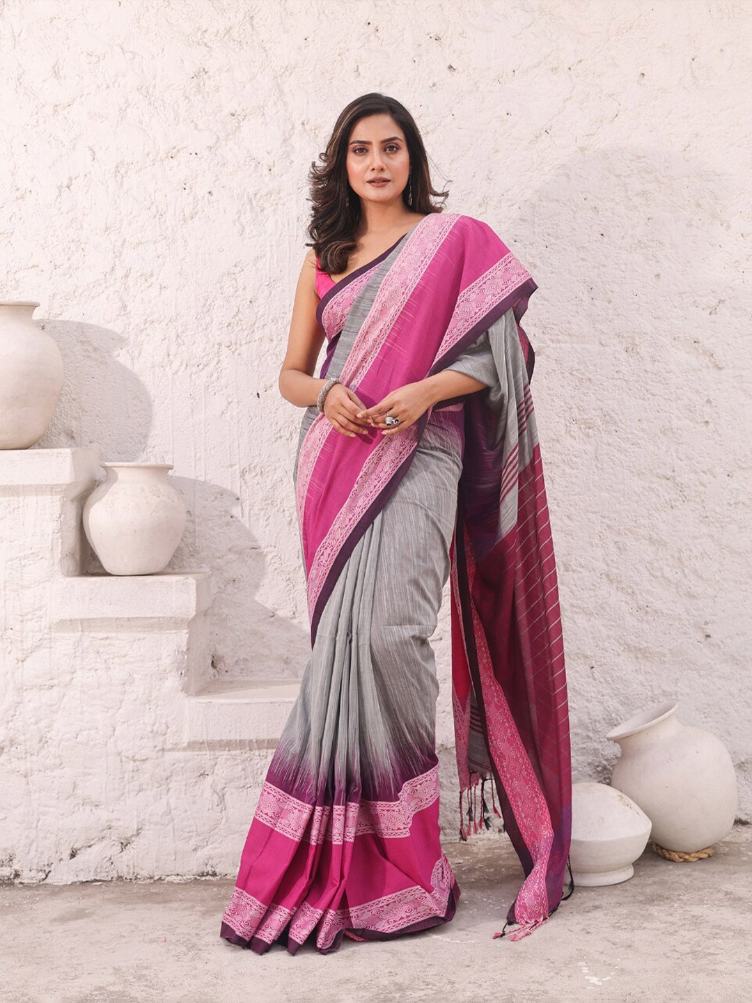 

Charukriti Colourblocked Woven Design Pure Cotton Ikat Saree, Grey