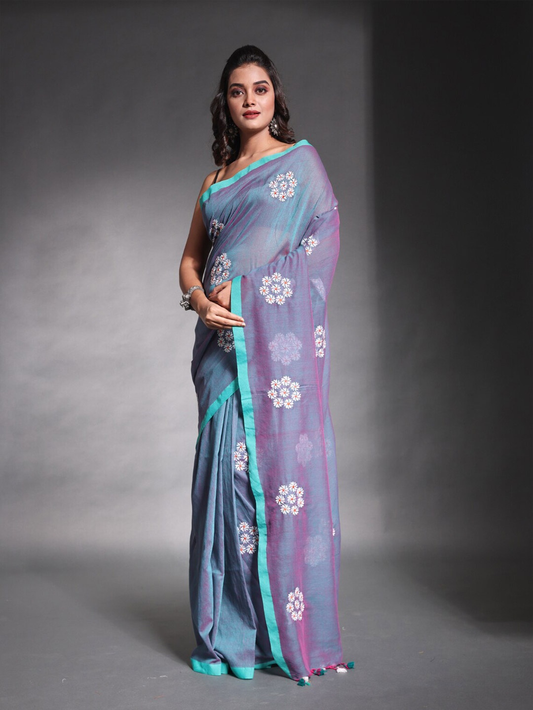 

Charukriti Floral Embroidered Pure Cotton Saree, Purple