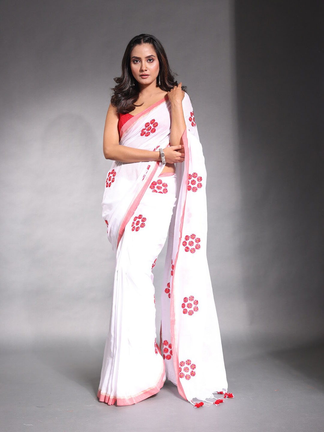 

Charukriti Floral Embroidered Pure Cotton Saree, White