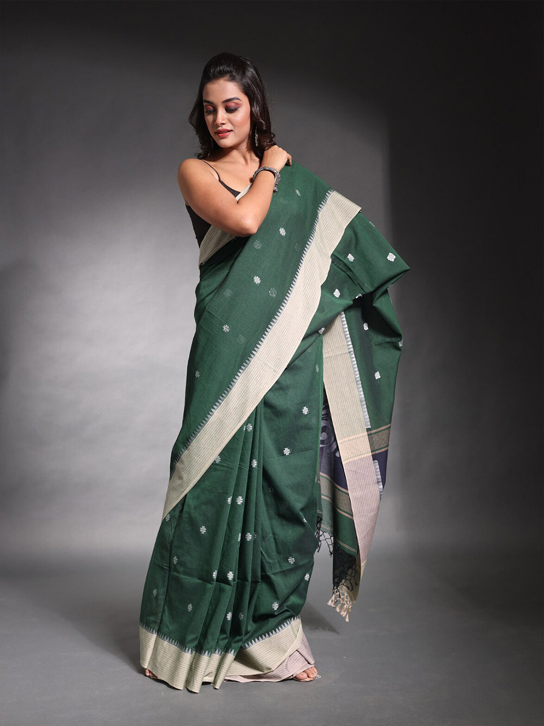

Charukriti Ethnic Motifs Woven Design Pure Cotton Saree, Green