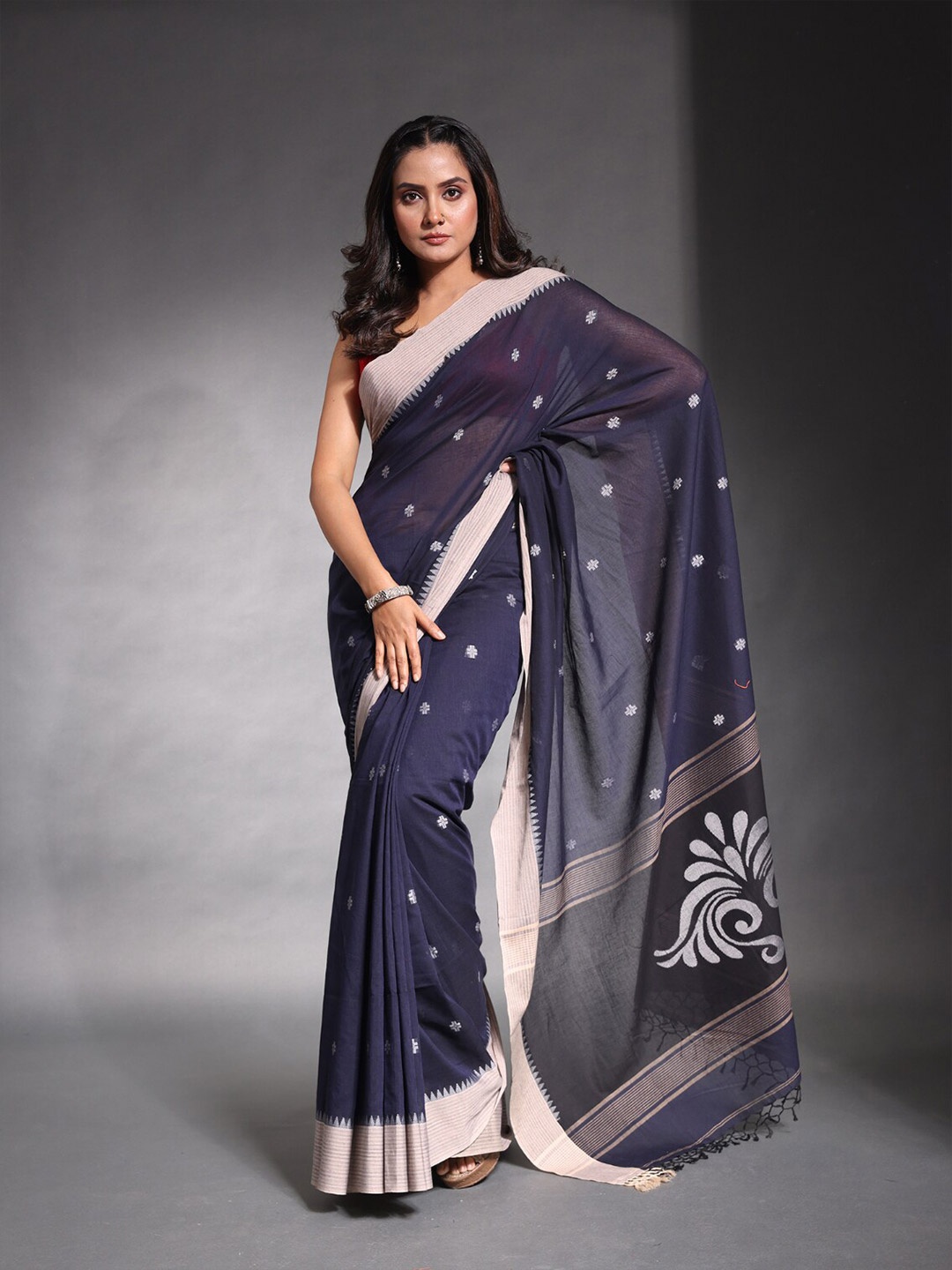 

Charukriti Ethnic Motifs Zari Pure Cotton Saree, Navy blue