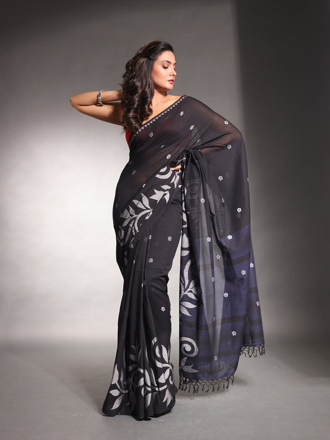 

Charukriti Ethnic Motifs Pure Cotton Saree, Black