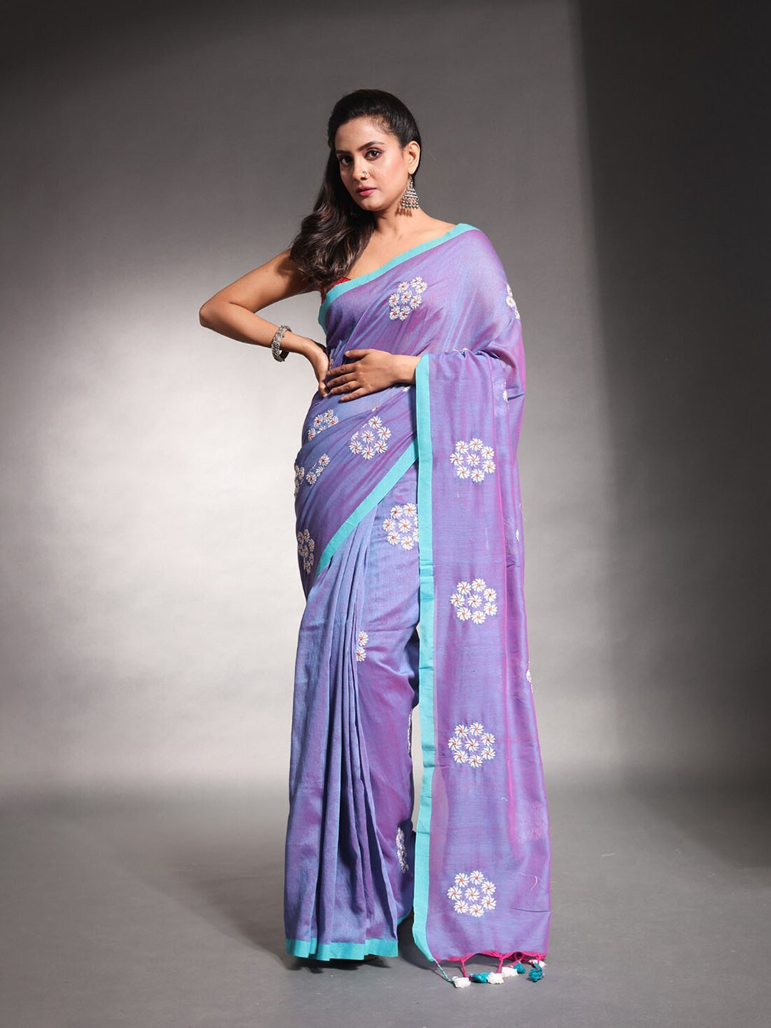 

Charukriti Floral Embroidered Pure Cotton Saree, Blue