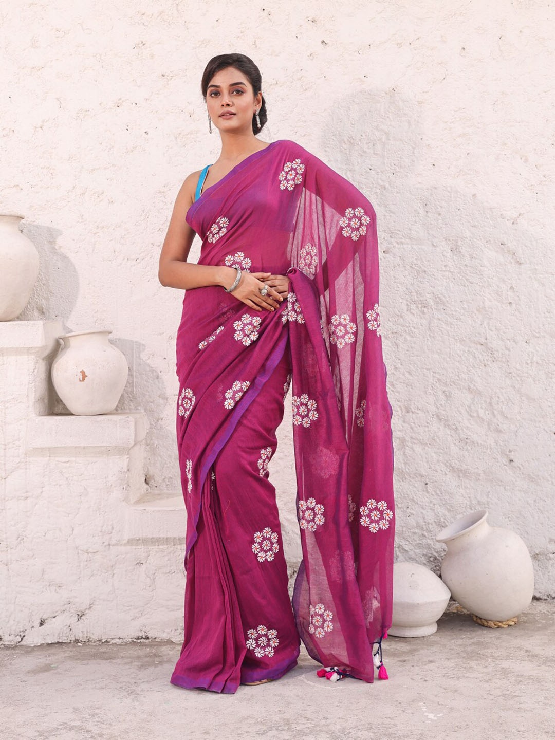 

Charukriti Floral Embroidered Pure Cotton Saree, Magenta