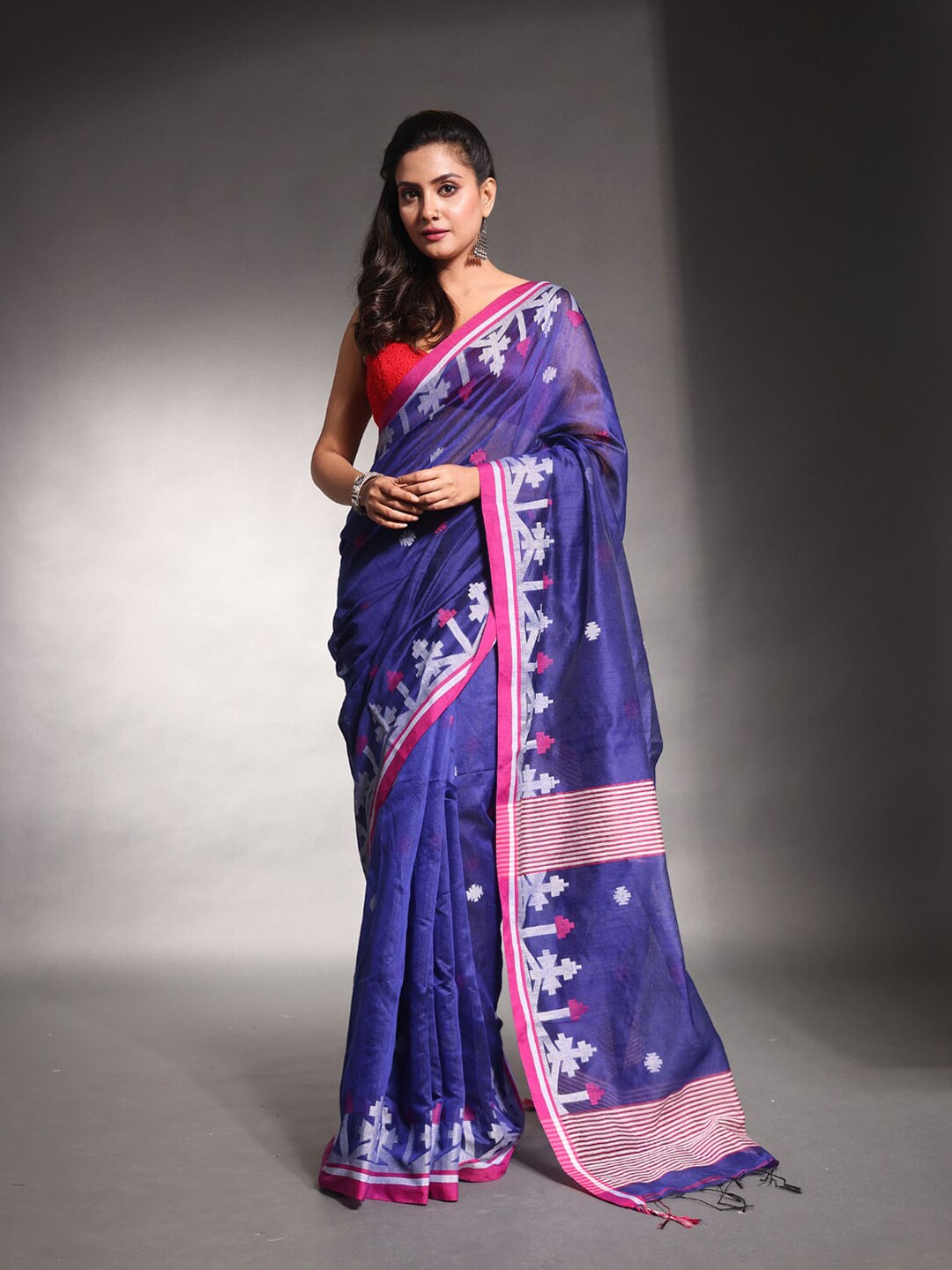 

Charukriti Geometric Woven Design Silk Cotton Saree, Navy blue